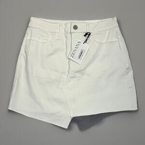 Zenana White Denim Distressed Skirt Women’s Size S Classic Summer Button NWT